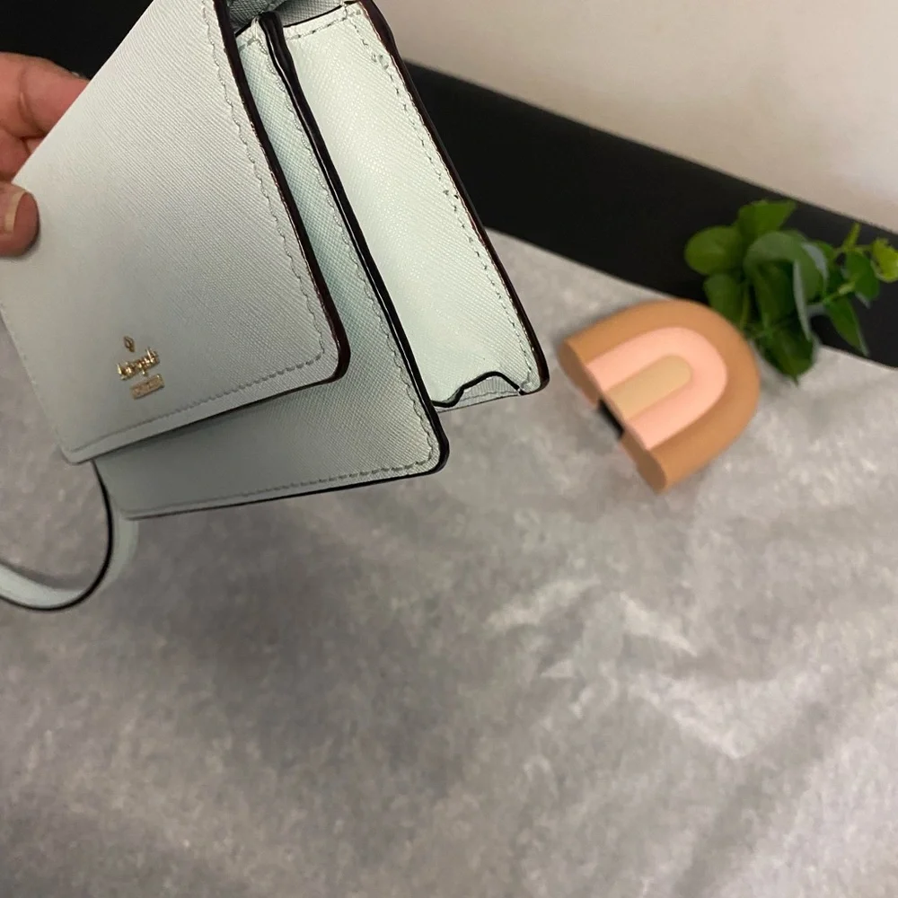 Kate Spade mini crossbody bag EUC🩵 - Picture 7 of 15
